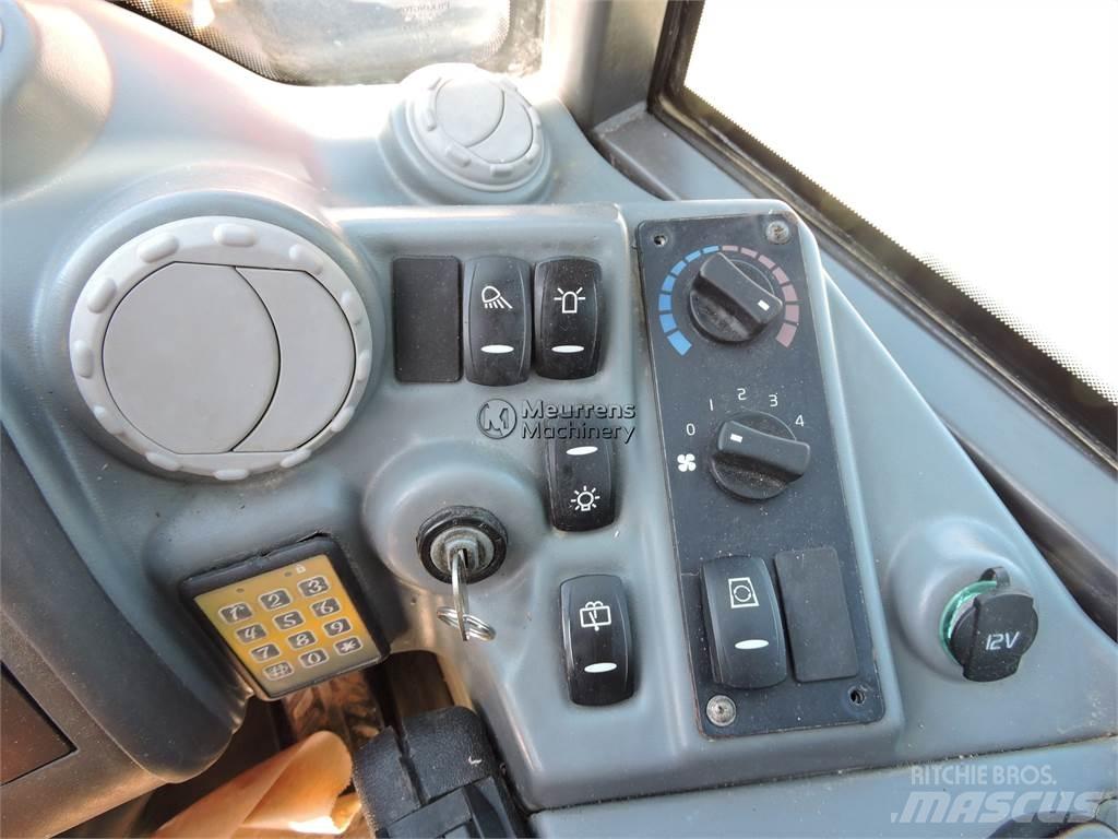 Volvo L25F + FORK Фронтальні навантажувачі