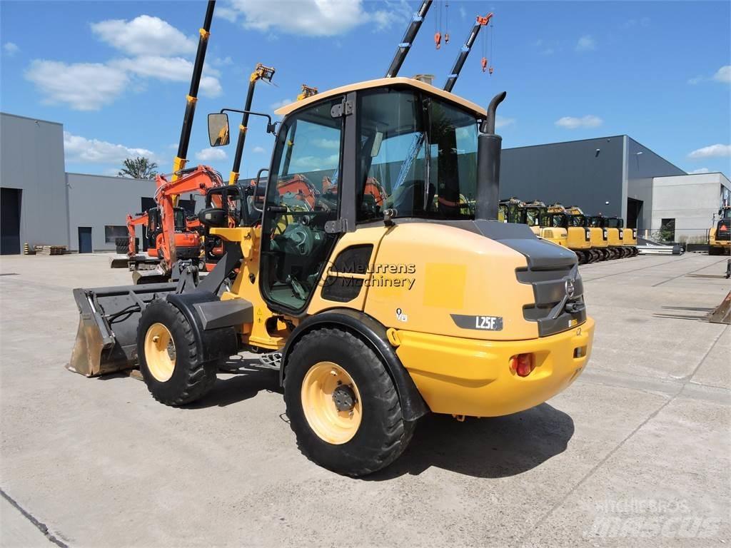 Volvo L25F + FORK Фронтальні навантажувачі