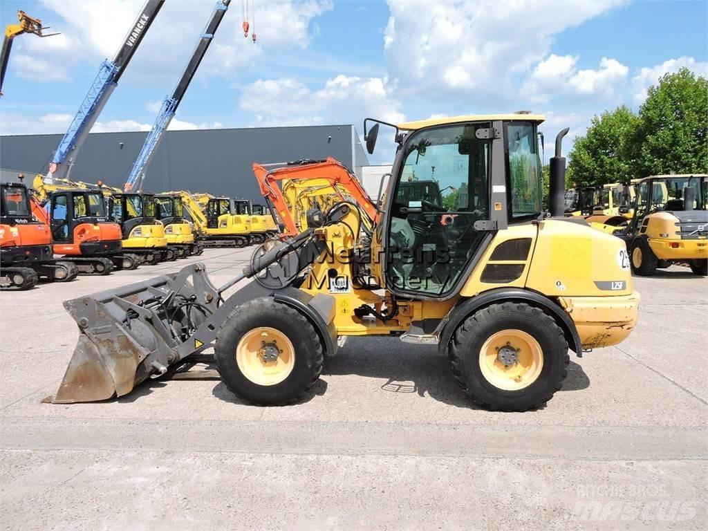 Volvo L25F + Fork Фронтальні навантажувачі