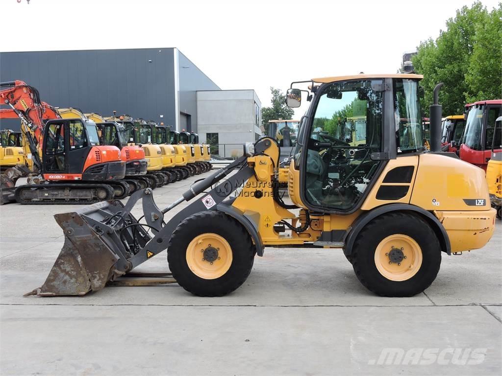 Volvo L25F + FORK Фронтальні навантажувачі