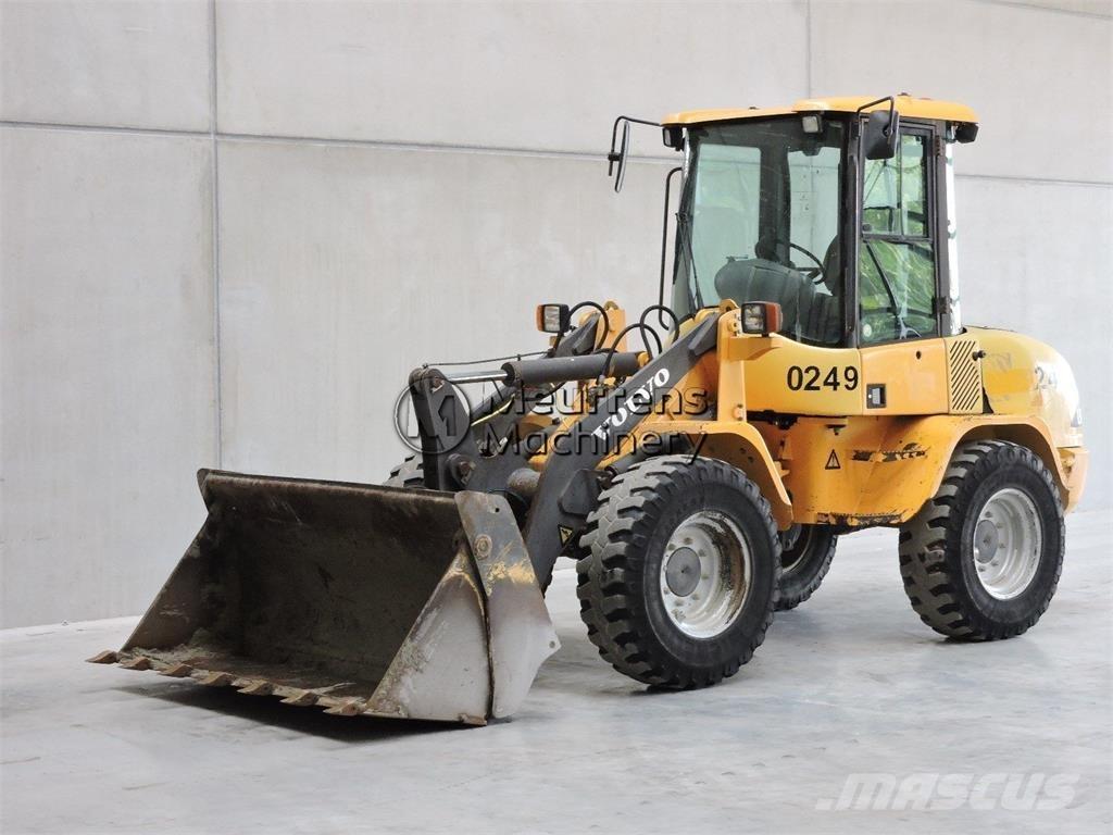 Volvo L30B Фронтальні навантажувачі