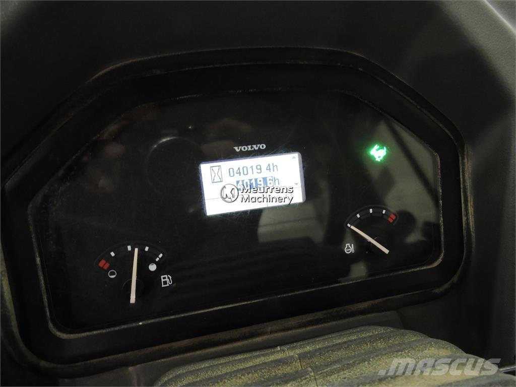 Volvo L30G + FORK Фронтальні навантажувачі