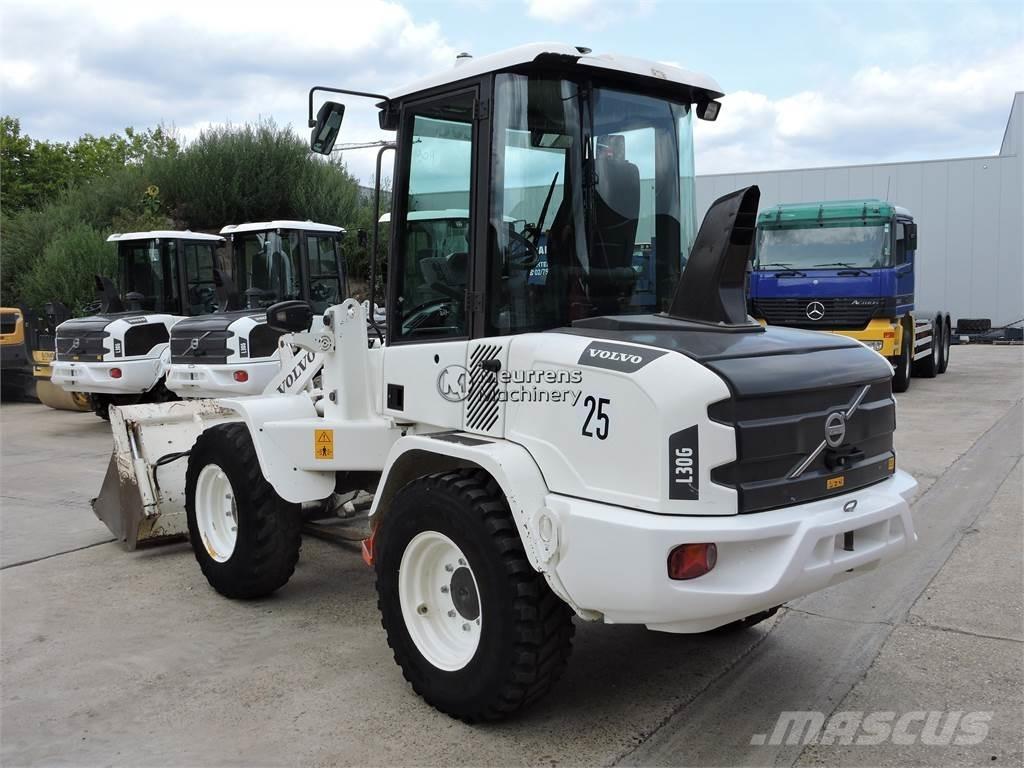 Volvo L30G + FORK Фронтальні навантажувачі