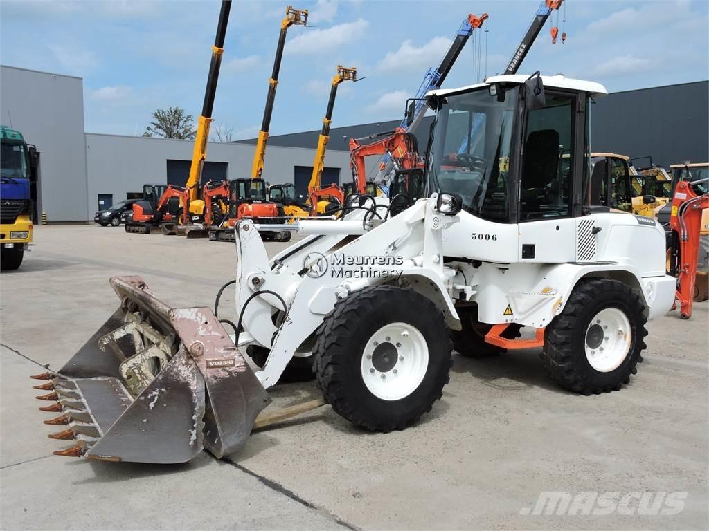 Volvo L30G + FORK Фронтальні навантажувачі