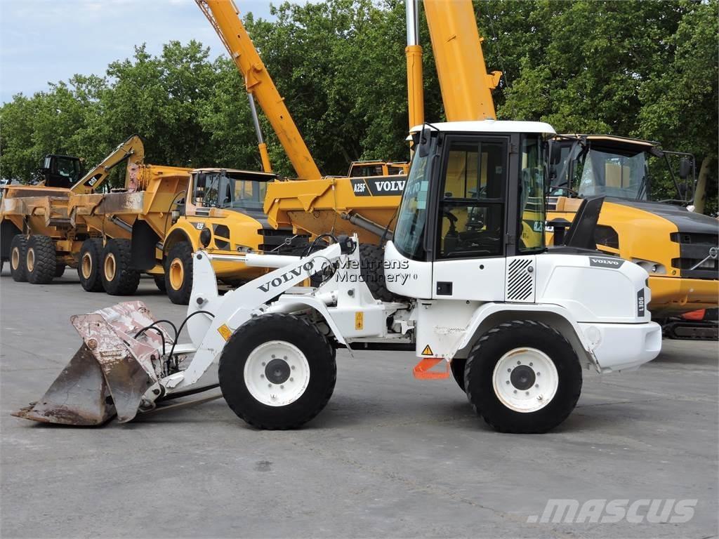 Volvo L30G + FORK Фронтальні навантажувачі