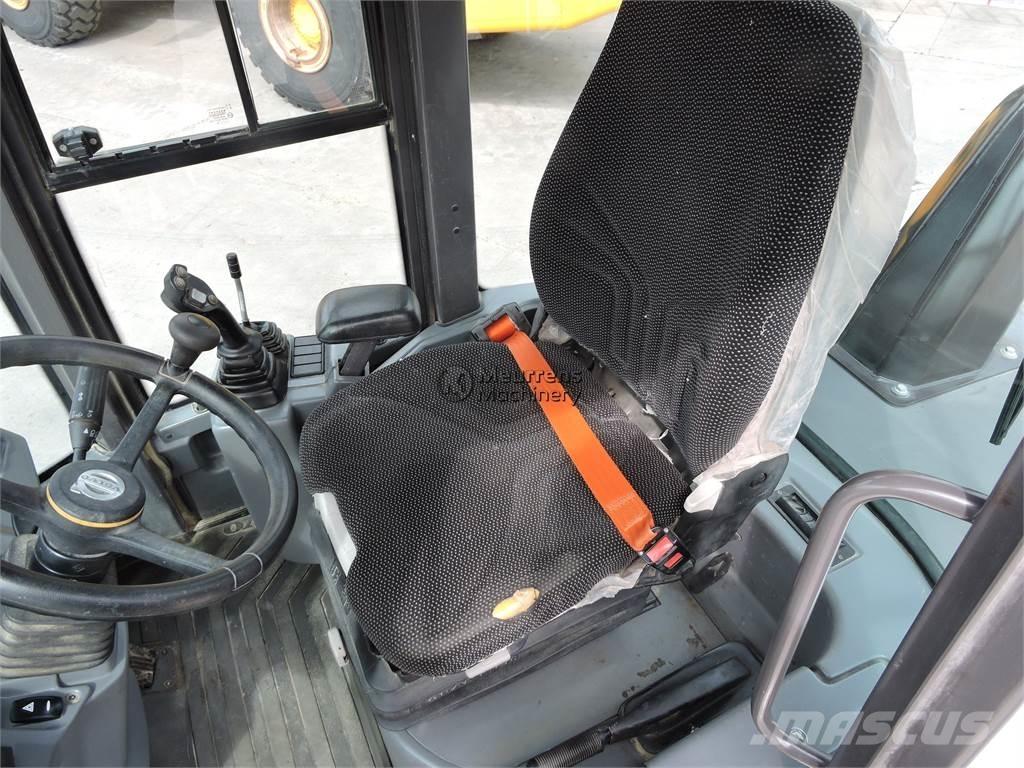 Volvo L30G + FORK Фронтальні навантажувачі