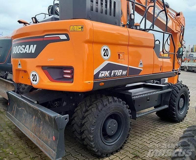 Doosan DX 170 W-7 Колісні екскаватори