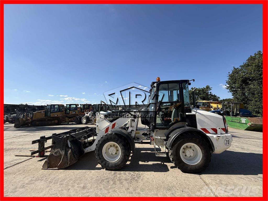 CAT 908 M Фронтальні навантажувачі