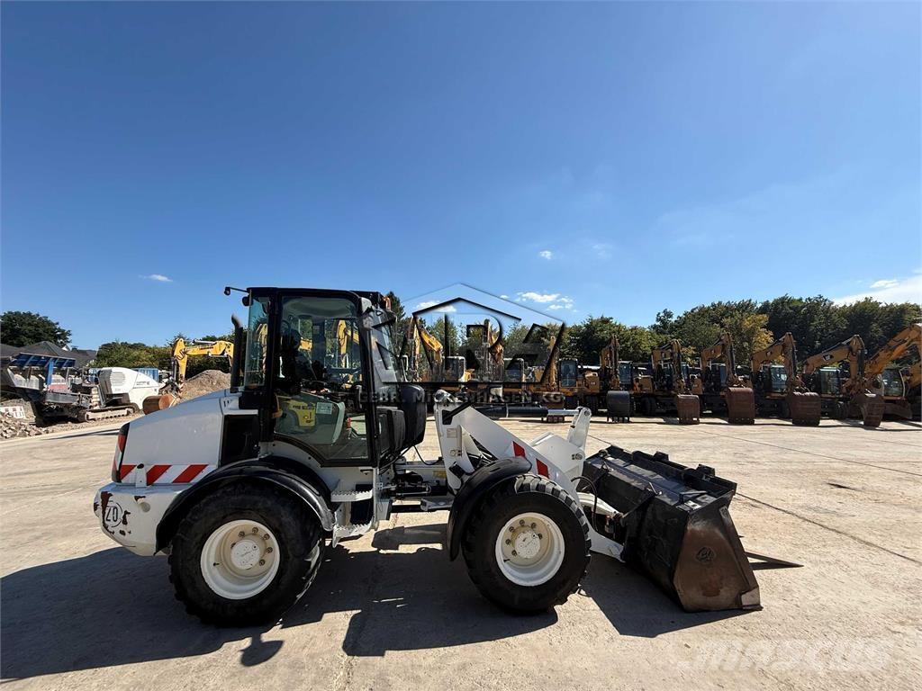 CAT 908 M Фронтальні навантажувачі