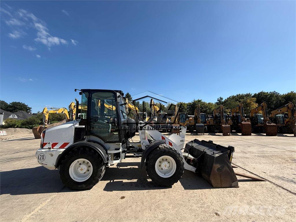 CAT 908 M Фронтальні навантажувачі
