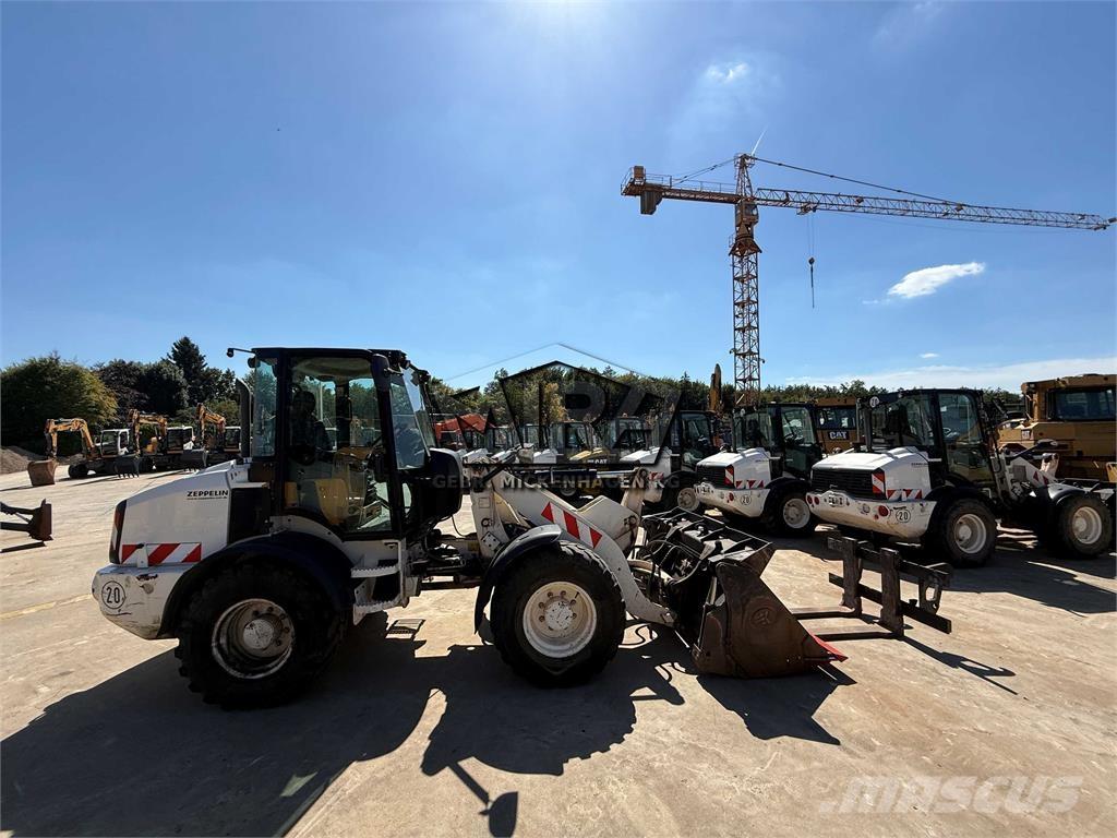CAT 908 M Фронтальні навантажувачі