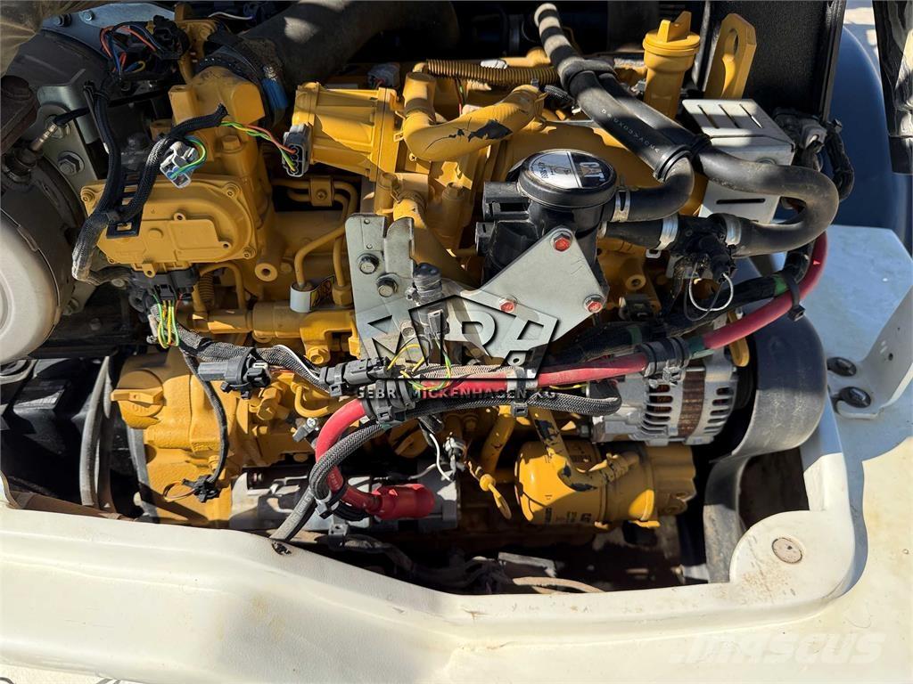 CAT 908 M Фронтальні навантажувачі
