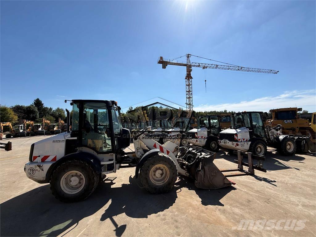 CAT 908 M Фронтальні навантажувачі