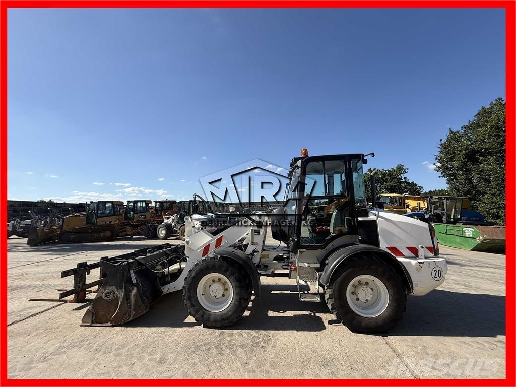 CAT 908M Фронтальні навантажувачі
