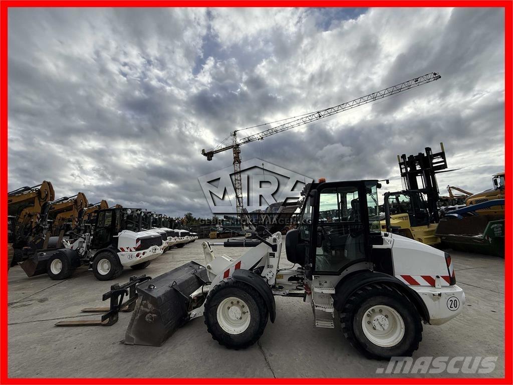 CAT 908M Фронтальні навантажувачі