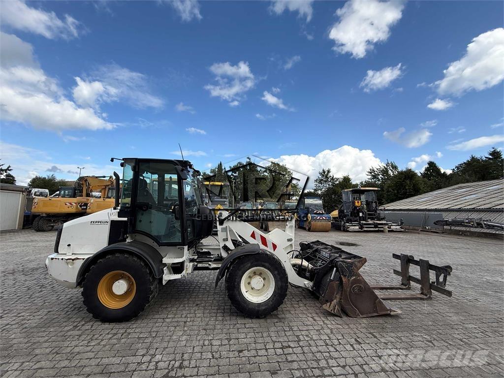 CAT 908M Фронтальні навантажувачі
