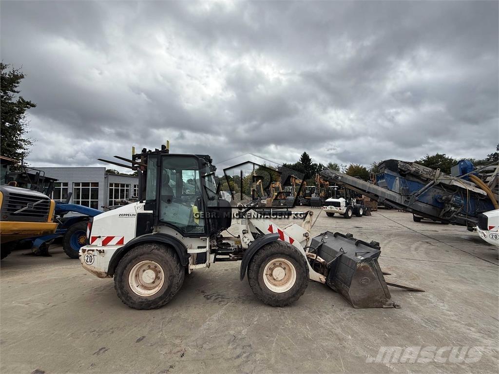CAT 908M Фронтальні навантажувачі