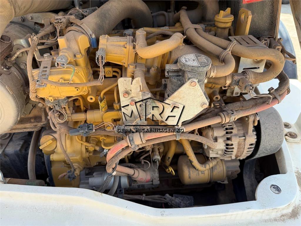 CAT 908M Фронтальні навантажувачі