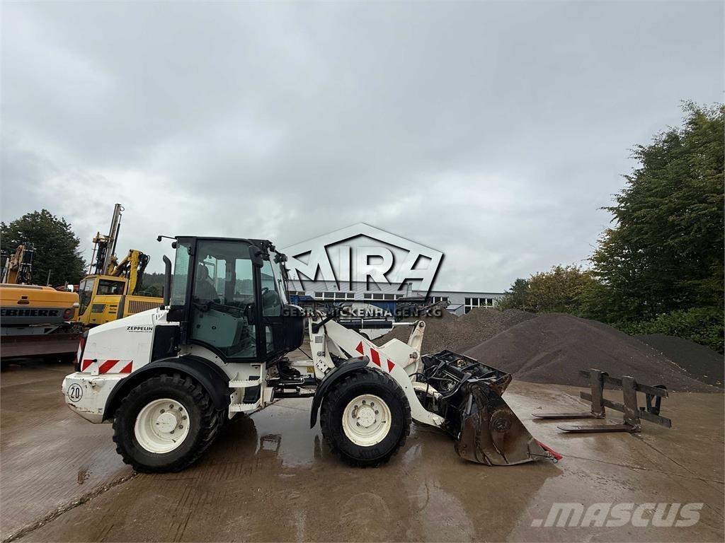 CAT 908M Фронтальні навантажувачі