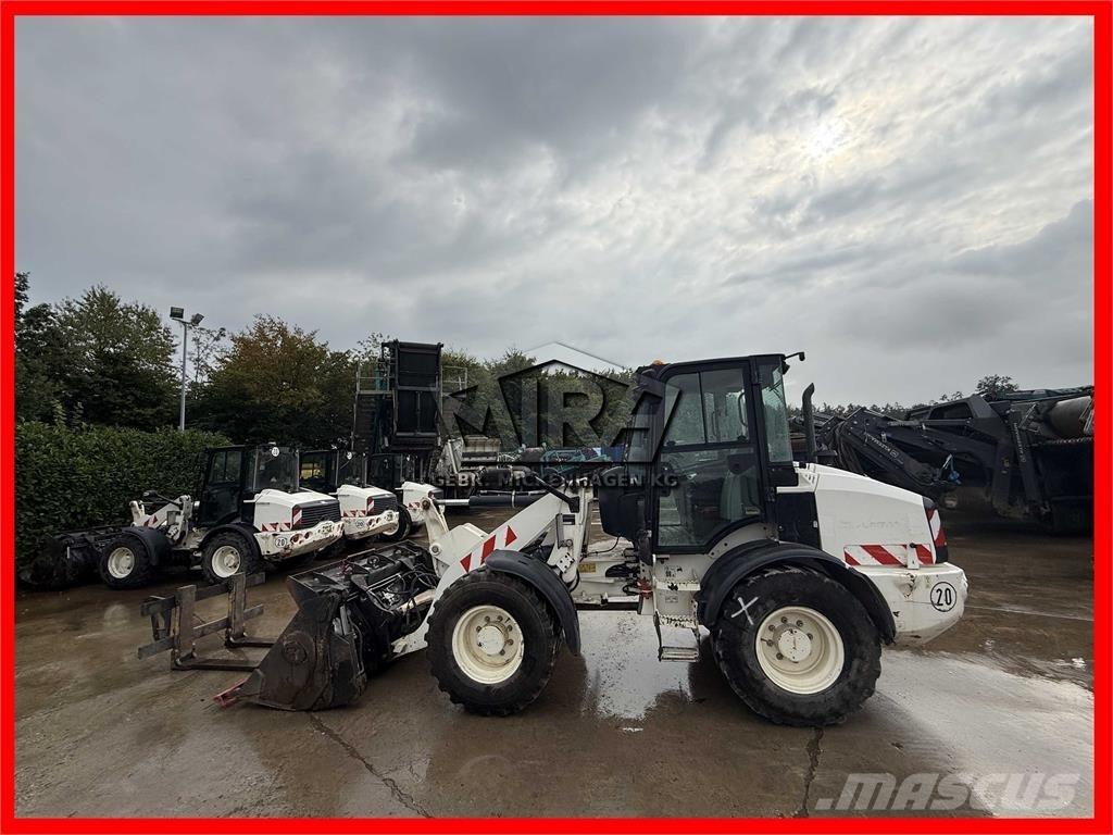 CAT 908M Фронтальні навантажувачі