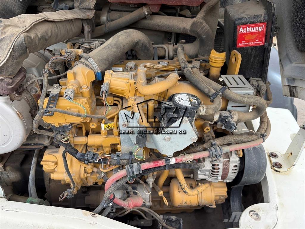CAT 908M Фронтальні навантажувачі
