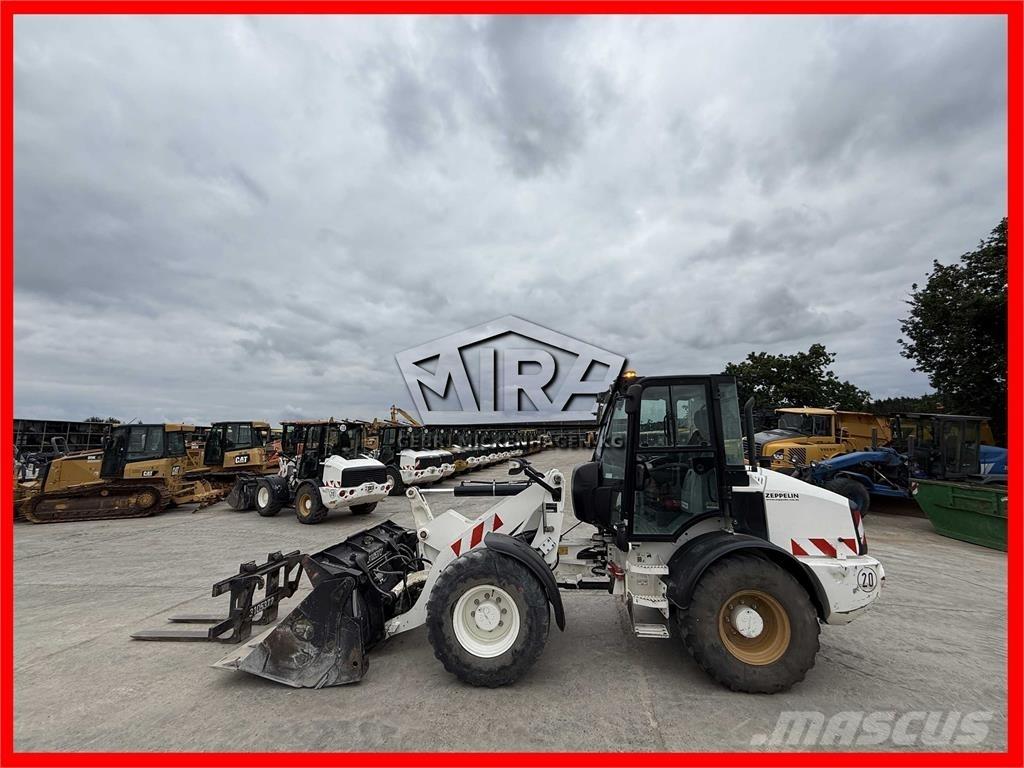 CAT 908M Фронтальні навантажувачі