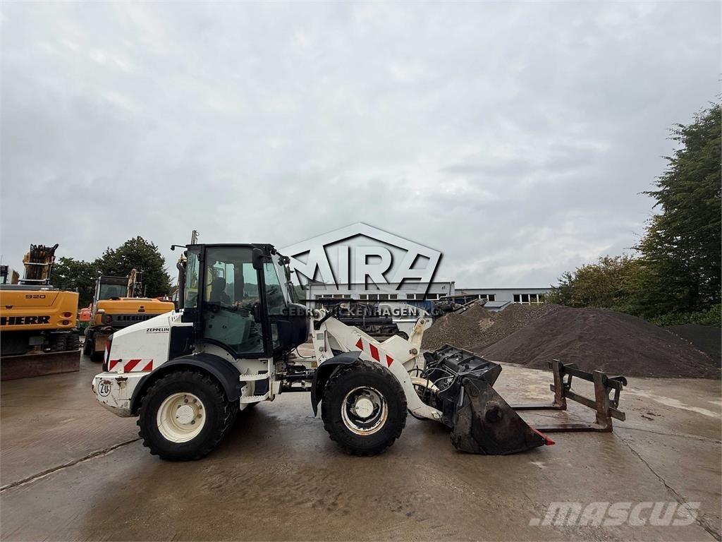CAT 908M Фронтальні навантажувачі