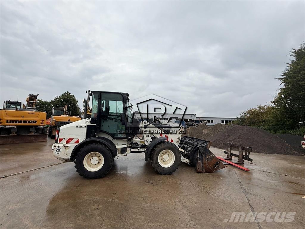 CAT 908M Фронтальні навантажувачі