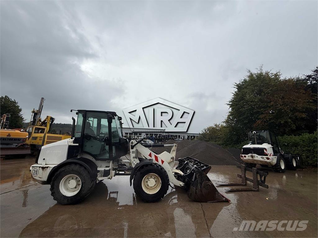 CAT 908M Фронтальні навантажувачі