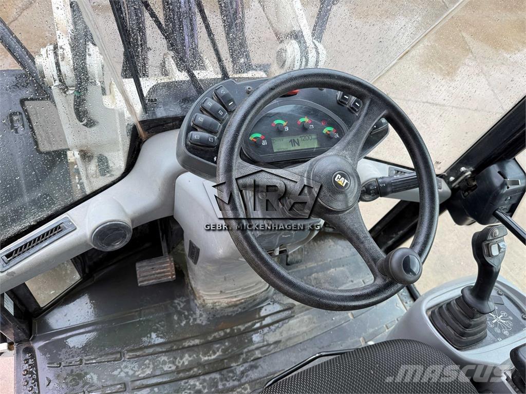CAT 908M Фронтальні навантажувачі
