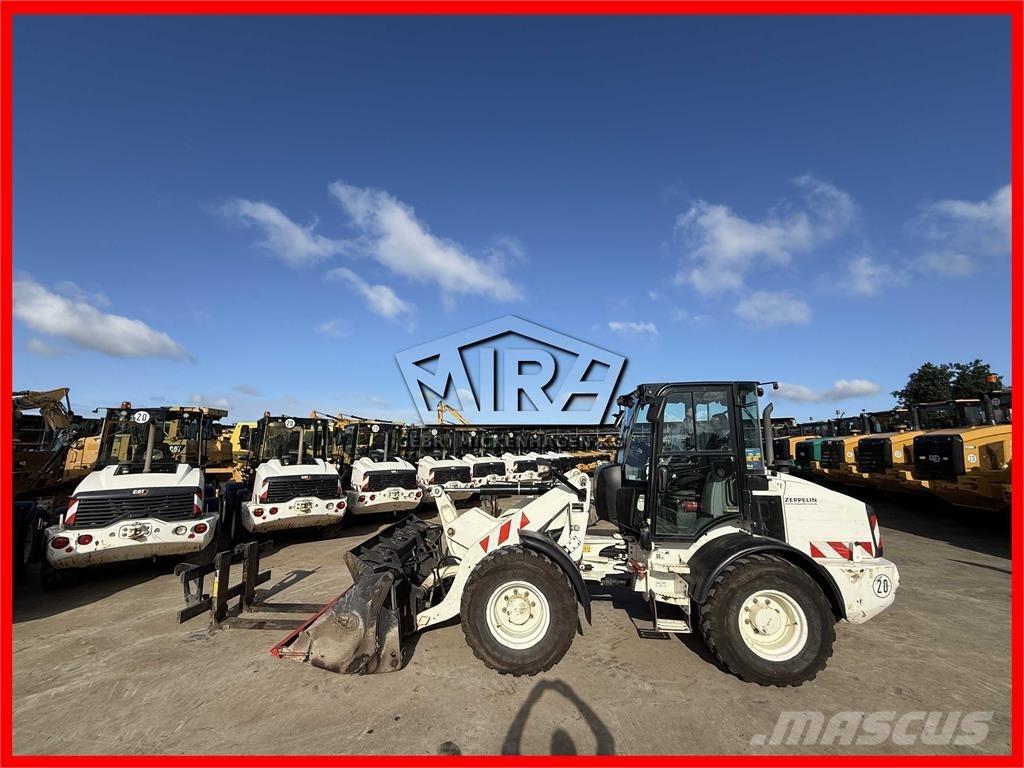 CAT 908M Фронтальні навантажувачі