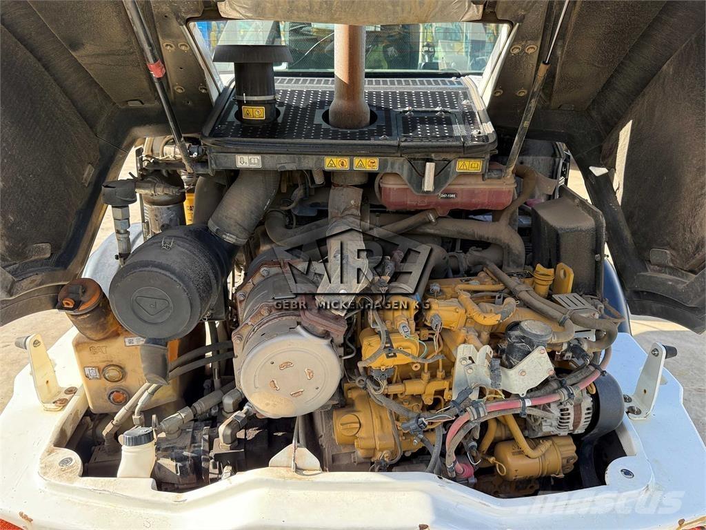 CAT 908M Фронтальні навантажувачі