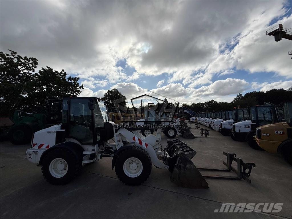 CAT 908M Фронтальні навантажувачі