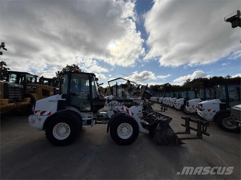 CAT 908M Фронтальні навантажувачі