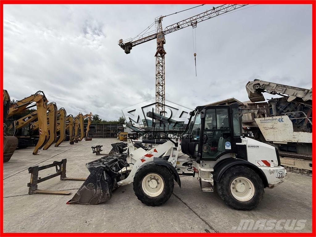CAT 908M Фронтальні навантажувачі