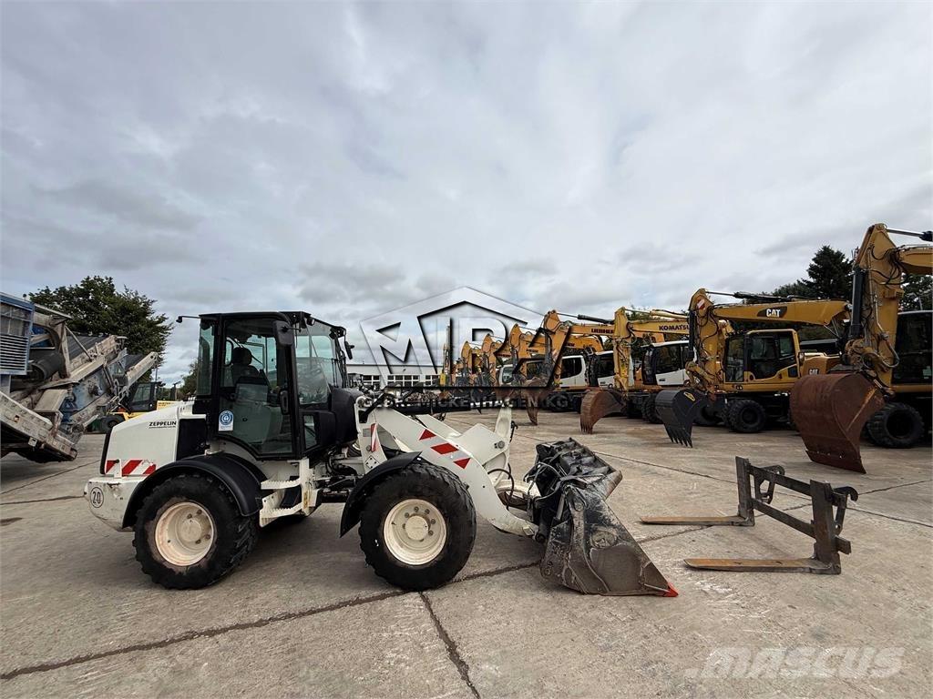 CAT 908M Фронтальні навантажувачі
