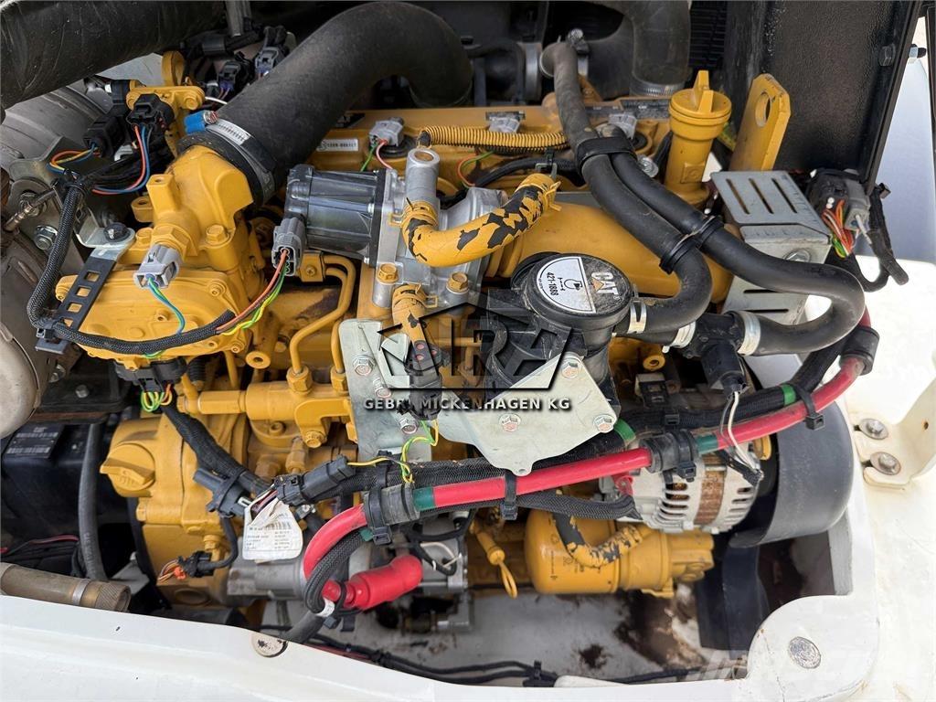 CAT 908M Фронтальні навантажувачі