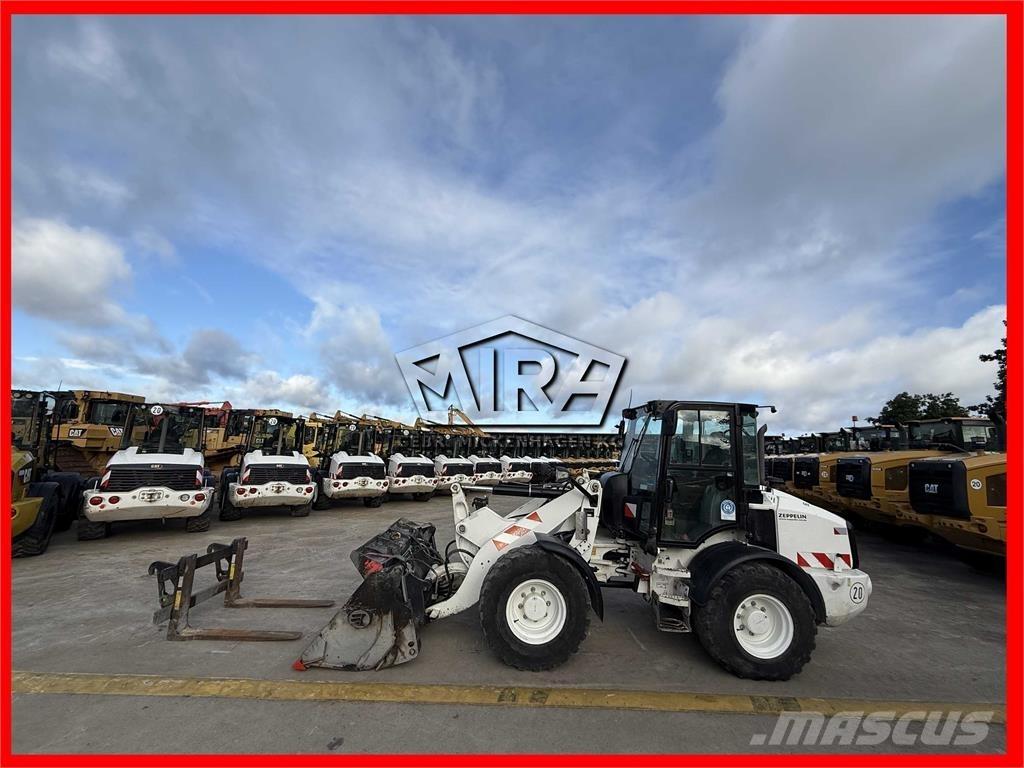 CAT 908M Фронтальні навантажувачі