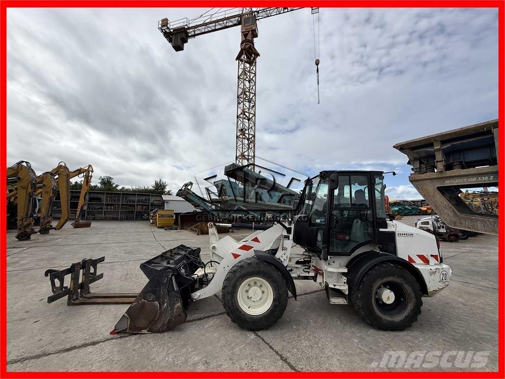 CAT 908M Фронтальні навантажувачі