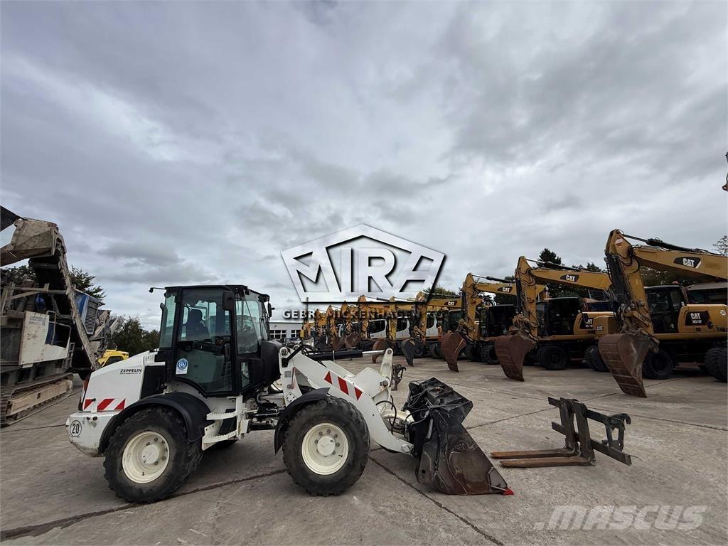 CAT 908M Фронтальні навантажувачі