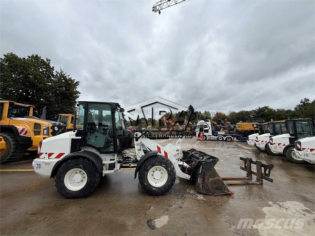 CAT 908M Фронтальні навантажувачі