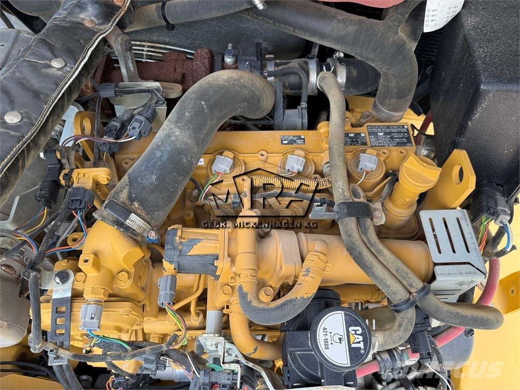 CAT 908M Фронтальні навантажувачі
