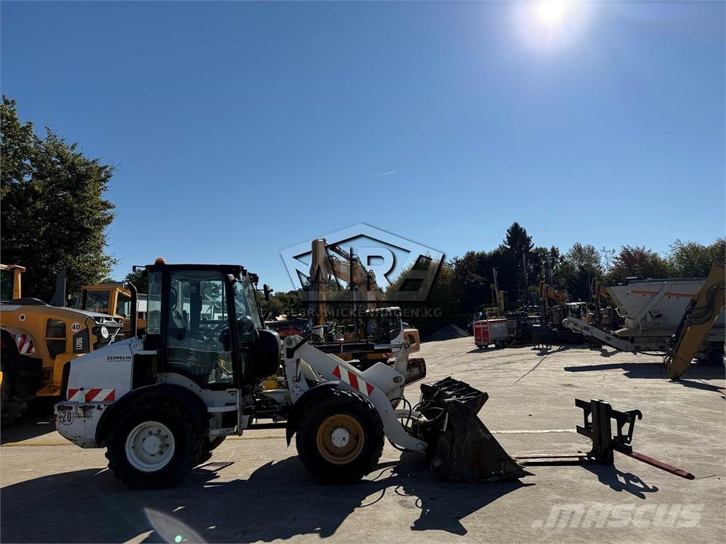 CAT 908M Фронтальні навантажувачі