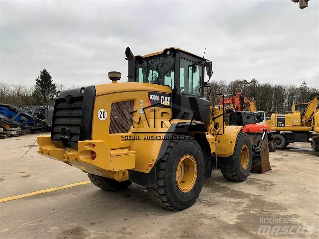 CAT 930M Фронтальні навантажувачі