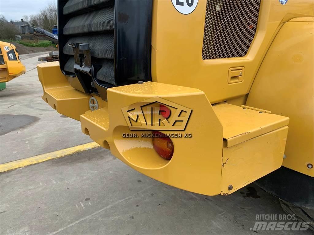 CAT 930M Фронтальні навантажувачі