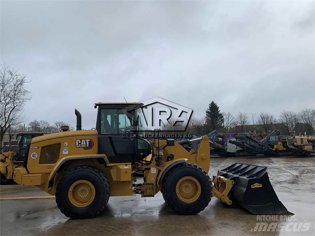 CAT 930M Фронтальні навантажувачі