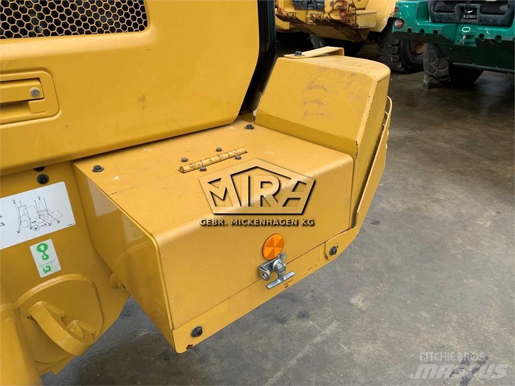 CAT 930M Фронтальні навантажувачі