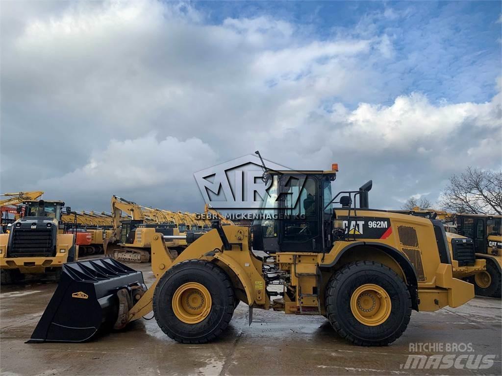 CAT 962M Фронтальні навантажувачі