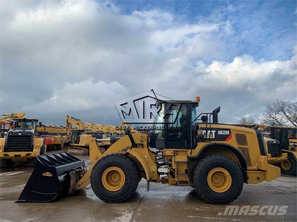 CAT 962M ( 950 M ) Фронтальні навантажувачі