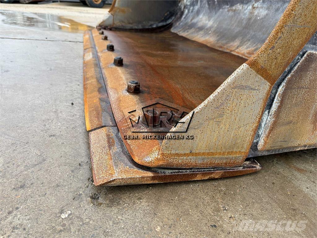 CAT 966K Фронтальні навантажувачі